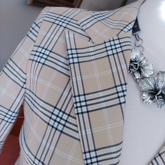 OGGI Designer's Jacket Blazer Fits sizes Small and 4-6 Boutique purchase - Picture 2 of 15